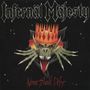 Oben steht "Infernäl Mäjesty", unten "None Shall Defy". Eine Illustration eines Drachen mit Krone im Hintergrund.