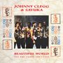 "JOHNNY CLEGG & SAVUKA BEAUTIFUL WORLD THE EMI YEARS 1987-1993". Eine Band in bunter Kleidung, umgeben von Tribal-Mustern.