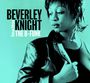 "BEVERLEY KNIGHT Deluxe Edition THE B-FUNK." Eine stilisierte schwarz-weiße Aufnahme einer Frau in Lederjacke.