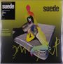 Text: "suede", "coming up". Illustration mit surrealen, bunten Figuren auf einer Matratze vor gelbem Hintergrund.