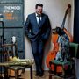 "The Mood I'm In - Tony Hadley" steht links. Ein Mann im Anzug lächelt, daneben ein Hund und Instrumente wie Saxophon und Kontrabass.