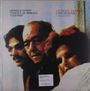 Ornella Vanoni, Vinicius De Moraes, Toquinho. Drei Menschen nah beieinander, mit nachdenklichen Gesichtsausdrücken.