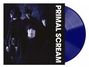Text "PRIMAL SCREAM" vertikal. Links dunkles Foto einer Band. Rechts eine blaue Schallplatte.