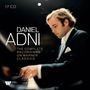 "17 CD, DANIEL ADNI, THE COMPLETE RECORDINGS ON WARNER CLASSICS." Ein Pianist spielt konzentriert Klavier.