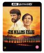 "THE KILLING FIELDS" in schwarzer Schrift vor Sonnenuntergang, zwei Männer im Vordergrund, Soldaten im Hintergrund.