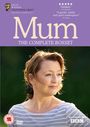 "Mum: The Complete Boxset." BAFTA Winner 2017. Zitate von The Telegraph und The Times. Bild einer lächelnden Frau draußen.