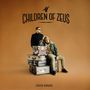 "CHILDREN OF ZEUS" und "EXCESS BAGGAGE". Zwei Männer mit Koffern auf braunem Hintergrund.