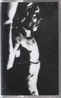 Kein erkennbarer Text. Ein Schwarz-Weiß-Bild zeigt eine seitliche, muskulöse, männliche Figur mit erhobenem Arm.