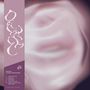 Text: "Mother: A Simple Procedure". Weiche, verschwommene Formen in Rosa und Lila, links versetzt.