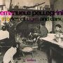 Text: "emanuele pellegrini stories of light and dark." Schwarz-Weiß-Foto einer Familie in ländlicher Küche mit Hund.
