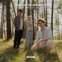"Dance of the Introverts. Eloi Pascual, Björk Semey, Teemu Kekkonen. Zennes." Drei Personen in einem lichten Wald.