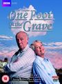 BBC DVD: "The Complete One Foot in the Grave". Serien 1-6. Zwei ältere Personen lehnen Rücken an Rücken.