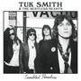 "Tuk Smith & The Restless Hearts" oben, "Troubled Paradise" unten; vier Personen mit Rock-Look in Schwarz-Weiß.