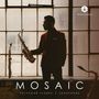 "MOSAIC" und "SALVADOR FLORES | SAXOPHONE" vor großen Fenstern, eine Person mit Saxophon, dunkler Hintergrund.