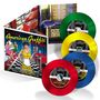 „American Graffiti: 100 Hits“ mit bunten Schallplatten und einem Diner-Motiv mit einer Kellnerin in gelber Uniform.