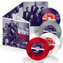 "The Drifters 100 Songs" steht auf einem Albumcover. Daneben sind vier CDs in Rot, Silber und Lila zu sehen.