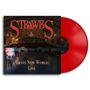 Text: "Strawbs 50 Years On, Grave New World Live." Rotes Vinyl, Konzertsaal mit Bühnenansicht, Gemälde auf Staffelei.