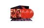 Drei rote Vinylplatten mit Scheren-Logo. Hintergrund: futuristisches, rot beleuchtetes Artwork mit Figuren und leuchtenden Elementen.