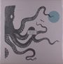 "Delta Sleep, Twin Galaxies" steht in einem Rechteck. Eine schwarz-weiße Illustration eines Oktopus mit einem blauen Kreis.