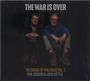 THE WAR IS OVER. THE SONGS OF PHIL OCHS VOL. 2. PHIL ODGERS & JOHN KETTLE. Zwei Männer sitzen nebeneinander.