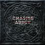 Text: "CHASING ABBEY" mit durchgestrichenen Buchstaben, darunter "CYBER CELT". Hintergrund: Keltische Knoten.