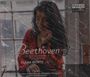"Piano Classics", "Beethoven Piano Concerto No. 3", Klára Würtz am Klavier; Frau in Rot spielt Klavier.
