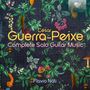 César Guerra-Peixe: Complete Solo Guitar Music, Flavio Nati. Florales Muster mit lebhaften Blättern und Früchten.