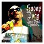 Text: "Snoop Dogg Long Beach Chronicles". Illustration: Person mit Mikrofon und Sonnenbrille.