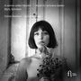 "In deinen süßen Händen, Musik für verlorene Seelen, Bach, Schubert; Coline Dutilleul, Aurelia Vișovan." Frau mit Blumenstrauß.