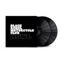 "BLACK REBEL MOTORCYCLE CLUB HOWL" in großen weißen Buchstaben. Zwei schwarze Schallplatten im Hintergrund.