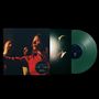 "Das Debütalbum von" und "limited edition forest green vinyl" auf Cover mit Bandfoto, daneben grüne Schallplatte.