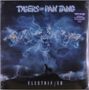 "Tygers of Pan Tang", "Electrified". Stürmischer Himmel, bläuliche Blitze, tigerähnliche Gesichter, Silhouette eines Hundes.