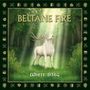 "Beltane Fire" und "White Stag" auf einem Cover. Ein weißer Hirsch steht majestätisch im Waldlicht.
