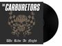 Text: "The Carburetors" oben, "We Ride At Night" unten. Illustration eines Skelettkopfes mit karierten Flaggen.
