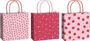 Drei Geschenktüten: links rosa mit Kirschen, Mitte rot mit Herzen, rechts rosa mit Erdbeeren. Rote Tragegriffe.
