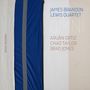 Texte: "James Brandon Lewis Quartet", "Omni", "Aruán Ortiz", "Chad Taylor", "Brad Jones", "Intakt Records". Links Stoffbahnen in Blau und Grau.