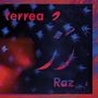 "Terrea" und "Raz" auf dunklem Hintergrund, überlagert von blauen und roten abstrakten Zeichen und Mustern.