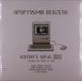 Auf einer Oberfläche steht ein Retro-Computer. Die Texte: "Apoptygma Berzerk", "Kathy's Song". Darunter Remixe und Versionen.