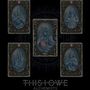 Text: "THIS LOWE ALCHEMISTS". Fünf kunstvoll verzierte Spielkarten mit mystischen, blauen Figuren in der Mitte.