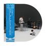 Links eine blaue vertikale Grafik mit den Worten "SICK LUKE" und "DOPAMINA". Rechts ein Musiker mit Keyboard und Studioequipment.