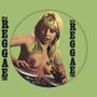 "In Reggae Time" in schwarzer Schrift auf grünem Hintergrund. Eine blonde Frau spielt die Bongos. Vintage-Stil.