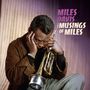Texte: "Miles Davis The Musings of Miles". Ein Mann sitzt nachdenklich mit einer Trompete in den Händen.