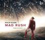 "Philip Glass Mad Rush, Fabio Álvarez Piano." Eine Person im Anzug steht auf Felsen, über ihr eine umgedrehte Stadt.