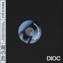 Texte: "ETCETERA", "NOTHING IS HEAVIER THAN GOLD WHEN YOU'RE DROWNING", "MINAMI-NOTORI", "DIOC". Schwarzer Hintergrund, kreisförmiges Bild in Blau.
