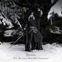 Texte: "Hesperia", "Picenum", "True Marchigian Black Metal Renaissance". Person in schwarzem Umhang im verschneiten Wald.