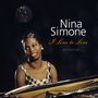 Texte: "Nina Simone", "I Love to Love", "An EP Selection". Frau am Klavier, elegantes Kleid, schwarzer Hintergrund.