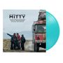 "The Secret Life of Walter Mitty" Text, vier Menschen zeigen eine Richtung, alter Bus, türkisfarbene Schallplatte.