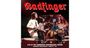 „Badfinger“ in roter Schrift. Darunter: „Live at the Cambridge Performance Center, Cambridge, Massachusetts - March 31, 1974“. Eine Band spielt auf der Bühne.