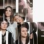 Text "HILDE TIMBRE" in großen Buchstaben. Vier Frauen blicken ernst, im Hintergrund ist ein abstraktes Muster.
