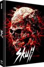 Text: "Skull - Die Maske." Illustration eines blutigen Schädels mit Hörnern auf schwarzem Hintergrund, umgeben von roten Linien.